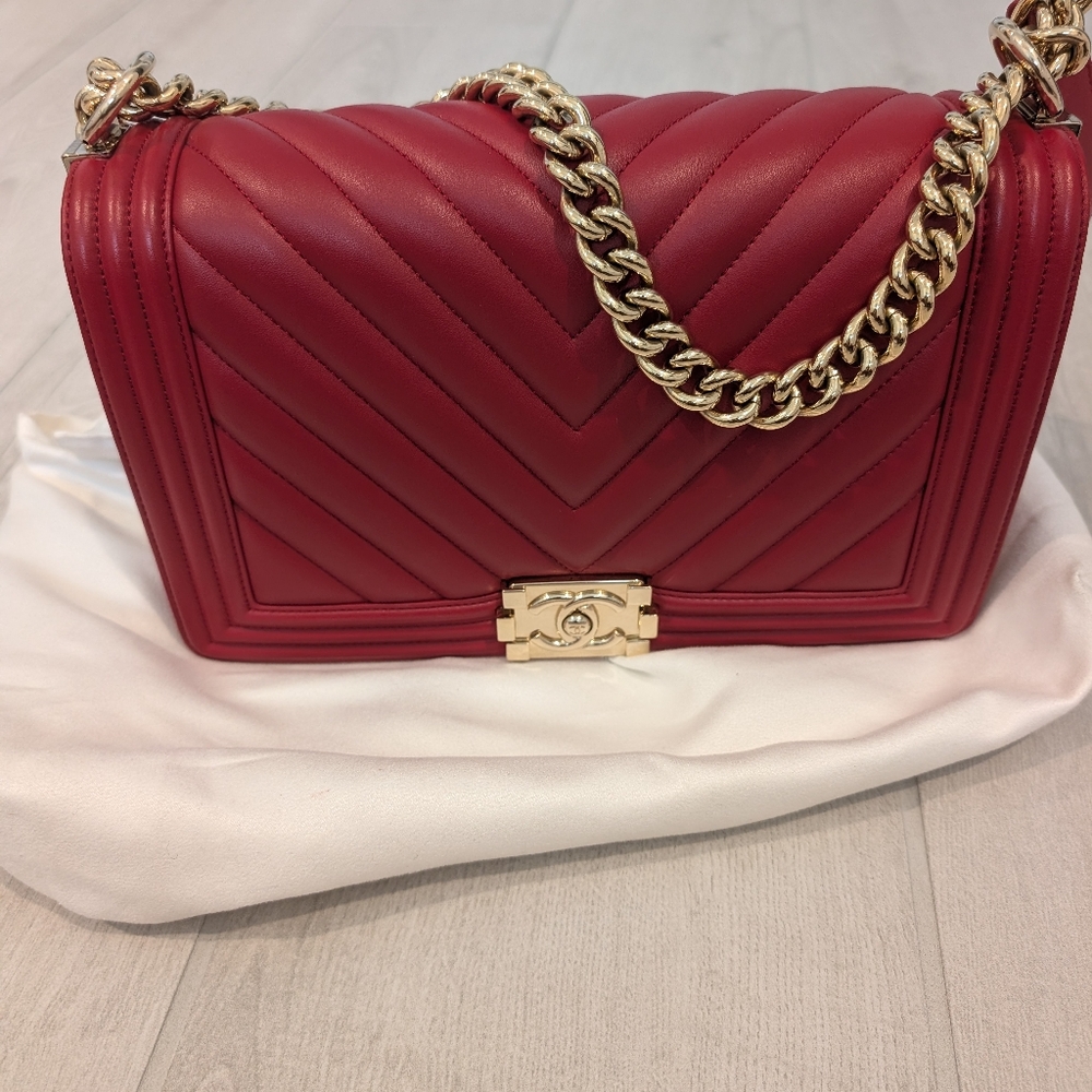 Authentic 100% Chanel Red Quilted Leather Shoulder Bag Medium Boy bag - Picture 2 of 13